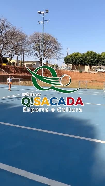 Imagem da apresentação do Instituto Q! Sacada: Tênis e vôlei de areia